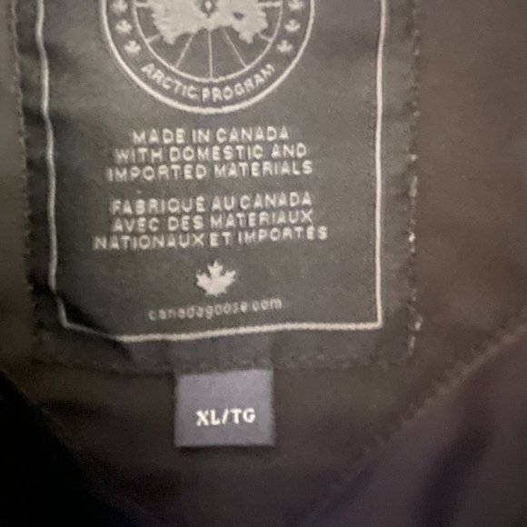 Canada Goose Puffer Jacker - Picture 2 of 5